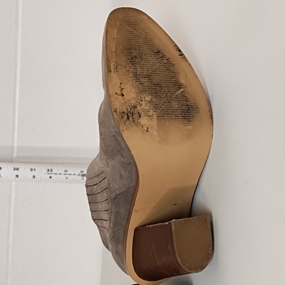 Nine West 7.5 Med Grey Vegan Suede Bootie Ankle Boot - Picture 9 of 16